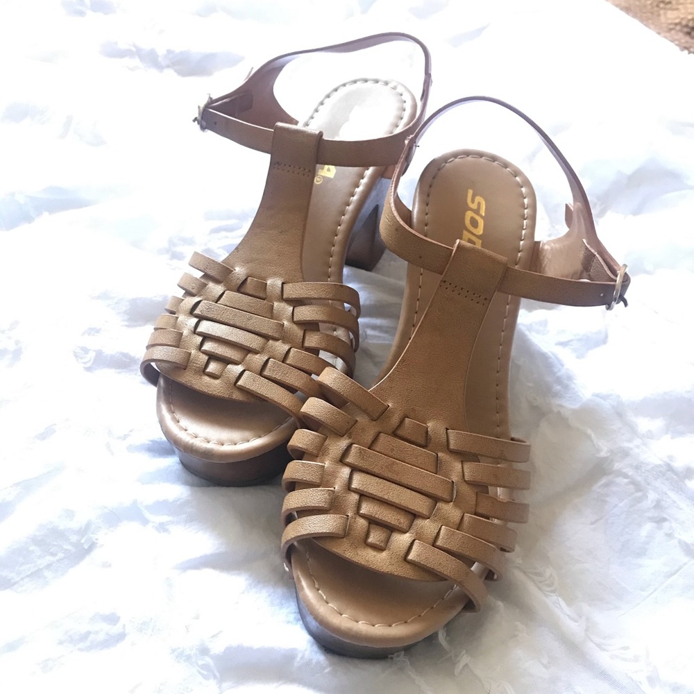 SODA Tan Woven Clogs